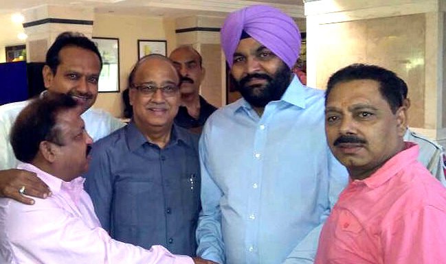 पीसीए के महासचिव सुरेन्द्र दुगगल ने कैमिस्टों को आ रही समस्याओं के ज्ञापन सौंपे