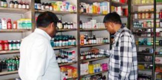 कैमिस्ट को नहीं डर, सील तोड़कर खोली दुकान