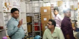 सावधान ! केमिस्टों की निगरानी कर रहे हैं औषधि अधिकारी