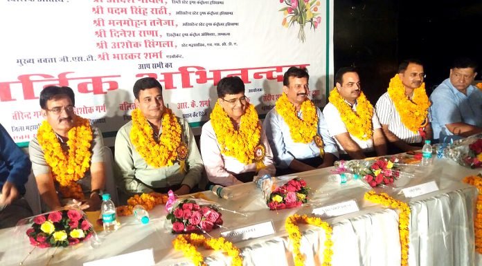 नरेन्द्र आहूजा ने खिलवाई शपथ, दवाई वही बेचेंगे जो अपने बच्चों को खिला सकें