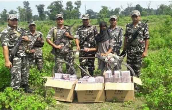 नेपाल से कॉस्मेटिक सामान की तस्करी, लाखों में कीमत