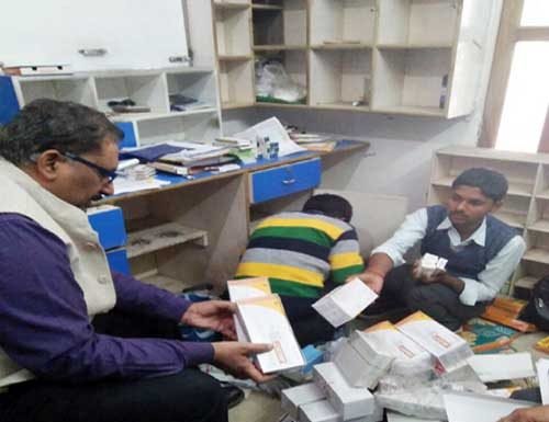 क्लीनिक पर छापेमारी, दवाएं जब्त