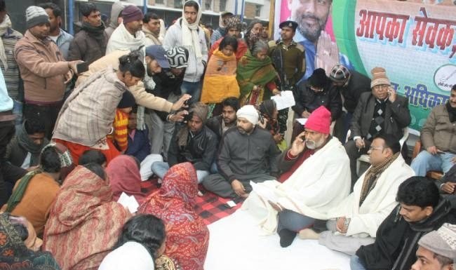 जेनेरिक दवा दुकान पर अब अंग्रेजी दवाखाना का बोर्ड