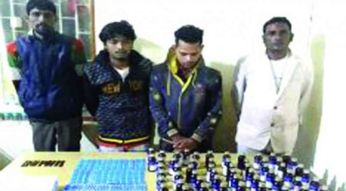 मेडिकल स्टोर से ड्रग्स बरामद, 4 गिरफ्तार