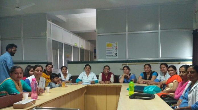 नर्सों की चेतावनी, मांगे नहीं माने तो आंदोलन होगा उग्र