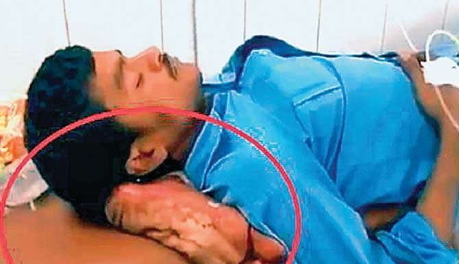 शर्म करो डॉक्टर साहब! कहां से हो आप भगवान ?
