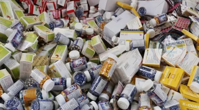 छापामारी के दौरान 25 लाख की अमानक दवा मिली