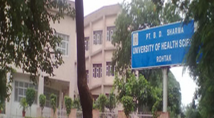 स्वास्थ्य मंत्री विज से मिलने पहुंचे हड़ताली इंटर्न डॉक्टर