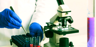 एक पैथोलॉजिस्ट के नाम पर 20 लैब