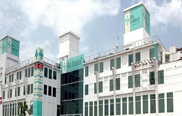 मैक्स अस्पताल की लापरवाही से गई बच्ची की जान