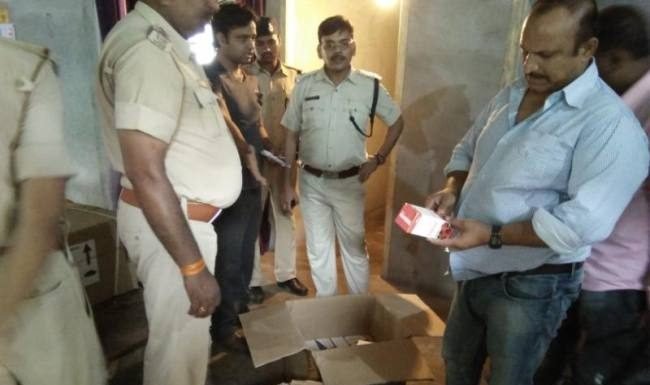 मकान पर छापामरी, 14 कार्टून दवा समेत एमआर गिरफ्तार