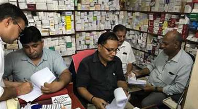 दवा बाजार में रेड, 10 लाख की नशीली दवाएं सीज