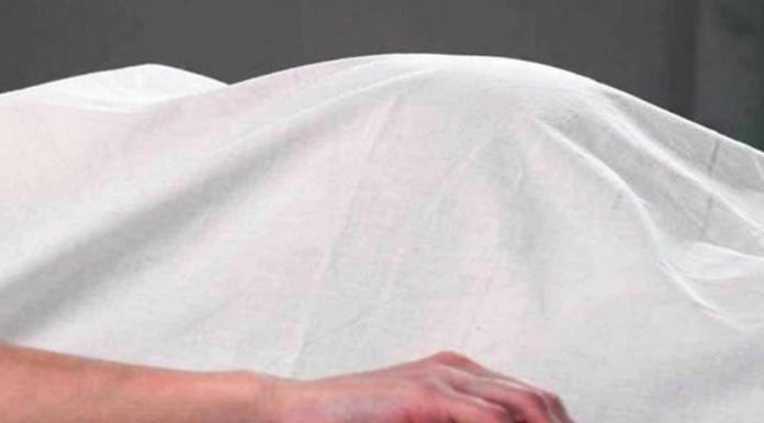 डॉक्टर ने मारा थप्पड़, नीचे गिरने पर मर गई प्रेग्नेट लेडी