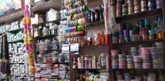 कैंटर से 2.28 लाख का कॉस्मेटिक सामान चोरी