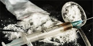 मकान पर छापा, ड्रग्स तस्करी में दस गिरफ्तार