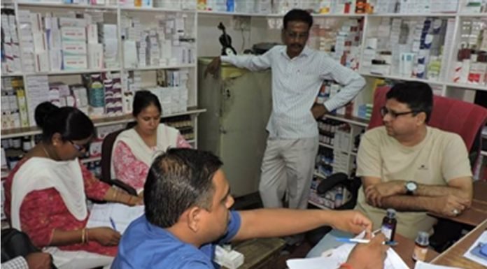 दवा बाजार में रेड, ड्रग्स का जखीरा बरामद