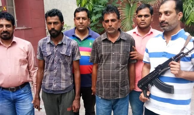 करोड़ों की अफीम के साथ 2 तस्कर दबोचे