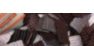 कूड़े के ढेर में मिली आयरन की गोलियां