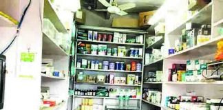 ढाई माह से फरार दवा व्यापारी को घर से दबोचा