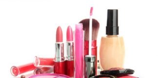 नकली कॉस्मेटिक प्रोडक्ट बेचते तीन दुकानदार पकड़े