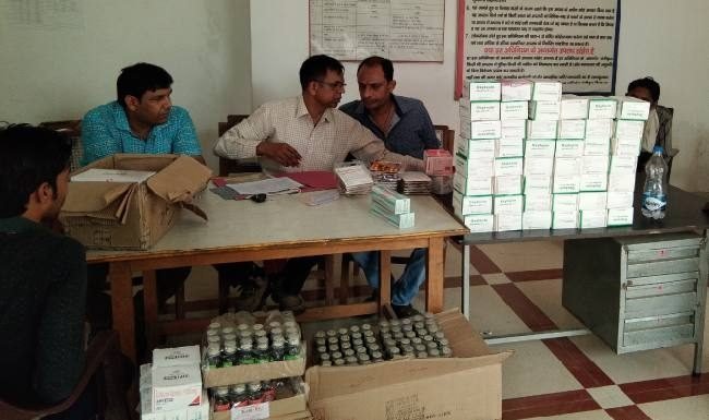 कैमिस्ट शॉप पर रेड, लाखों की नशीली एवं नकली दवाइयां जब्त