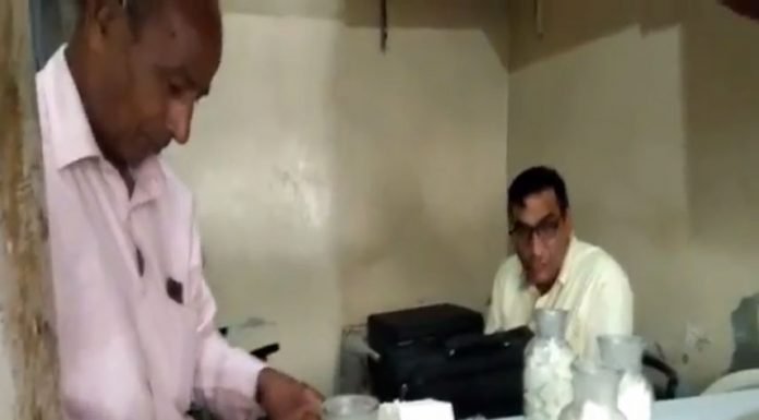 दुकानों पर छापेमारी, मचा हड़कंप