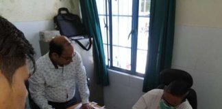 यहां डॉक्टर नहीं एमआर लिख रहे दवाइयां