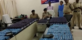 मकान में रेड, लाखों की नशीली दवाइयां बरामद