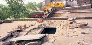 मेडिकल स्टोर की छत उखाड़ कर दवाइयां चोरी