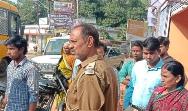 फार्मा कंपनी का नकली रैपर बनाते स्टूडियो संचालक दबोचा