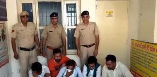 कार में भ्रूण जांच करने वाला गिरोह दबोचा