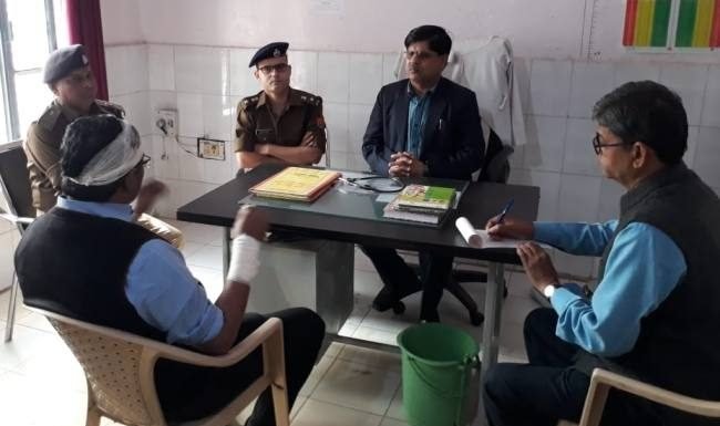 बाहर की दवा न लिखने पर कैमिस्टों ने डॉक्टर को पीटा