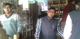अवैध मेडिकल स्टोर पर रेड कर दवाएं की सीज