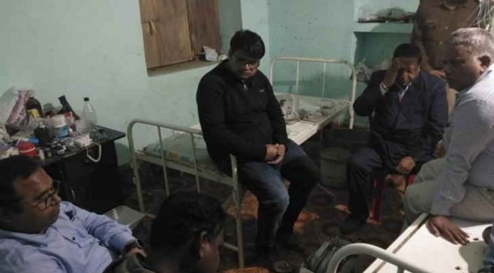 घर में चल रहा अवैध क्लीनिक सीज