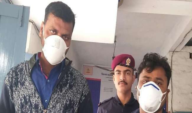 नशीली दवाओं की तस्करी में दो युवक गिरफ्तार