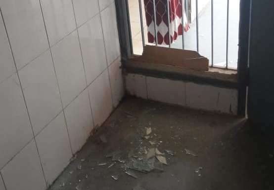स्वास्थ्यकर्मियों को बंधक बनाकर पीटा, तीन गिरफ्तार
