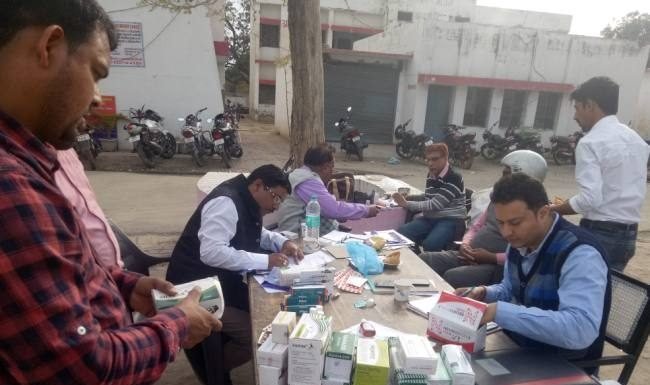 दो मेडिकल स्टोर पर रेड, लाखों की दवा सीज