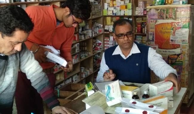 बिना फार्मासिस्ट चल रहे दो मेडिकल स्टोर सील