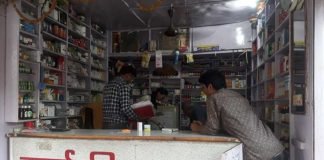 औषधि विभाग की सरपरस्ती में बिक रहा नशीला सिरप