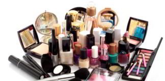 ब्यूटी प्रोडक्ट बेचने वाली दुकानों पर छापे मारे, ब्रांडेड के नाम पर नकली माल पकड़ा