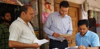 मेडिकल स्टोरों पर छापेमारी, दवाओं के सैंपल लिए