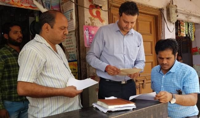 मेडिकल स्टोरों पर छापेमारी, दवाओं के सैंपल लिए