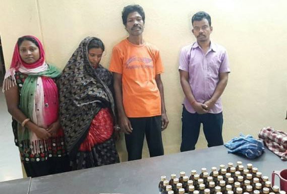 कफ सीरप में नशीली गोली मिलाकर बेचते थे, चार गिरफ्तार