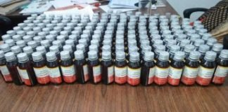 बाइक पर नशीला सीरप ले जाते दो युवक गिरफ्तार