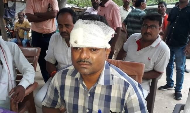 ड्रग इंस्पेक्टर को बंधक बनाकर पीटा