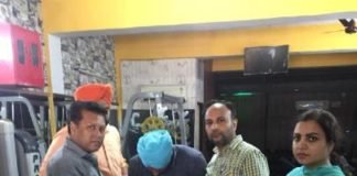 हेल्थ क्लबों से फूड सप्लीमेंट के सैंपल भरे