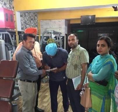 हेल्थ क्लबों से फूड सप्लीमेंट के सैंपल भरे