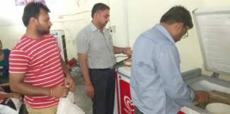 आइसक्रीम निर्माण प्रतिष्ठानों पर दबिश, सैंपल लिए