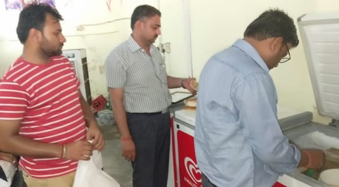 आइसक्रीम निर्माण प्रतिष्ठानों पर दबिश, सैंपल लिए