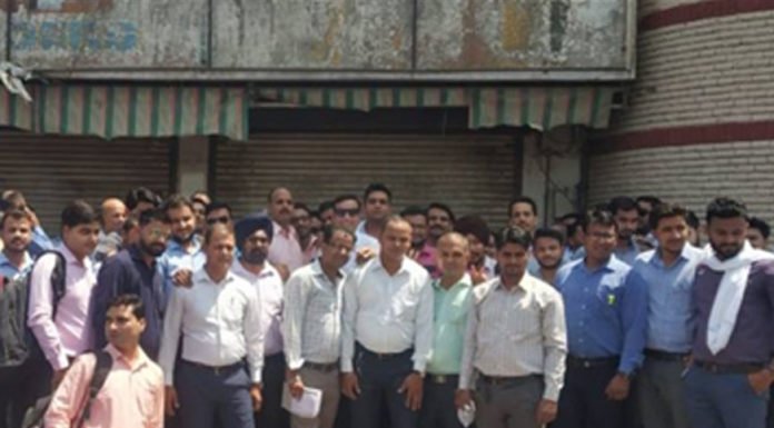 दवा प्रतिनिधियों ने फार्मा कंपनी का किया बहिष्कार, आइएमए को सौंपा ज्ञापन